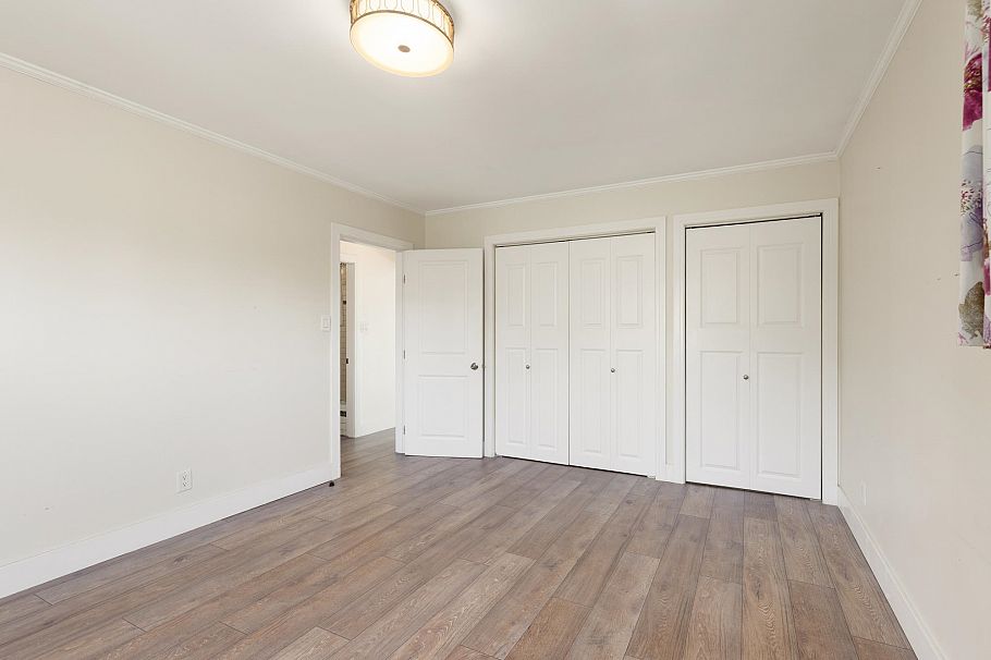 424 W Queens Road North Vancouver, BC - 27