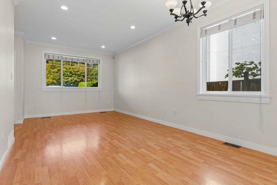 247 E 19th Street North Vancouver, BC - 10