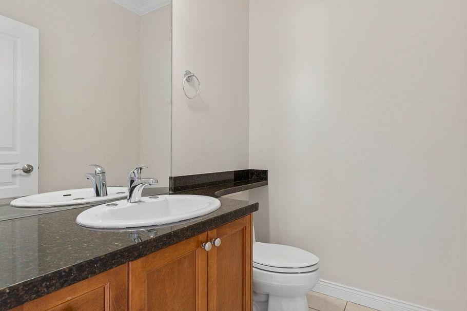 247 E 19th Street North Vancouver, BC - 18