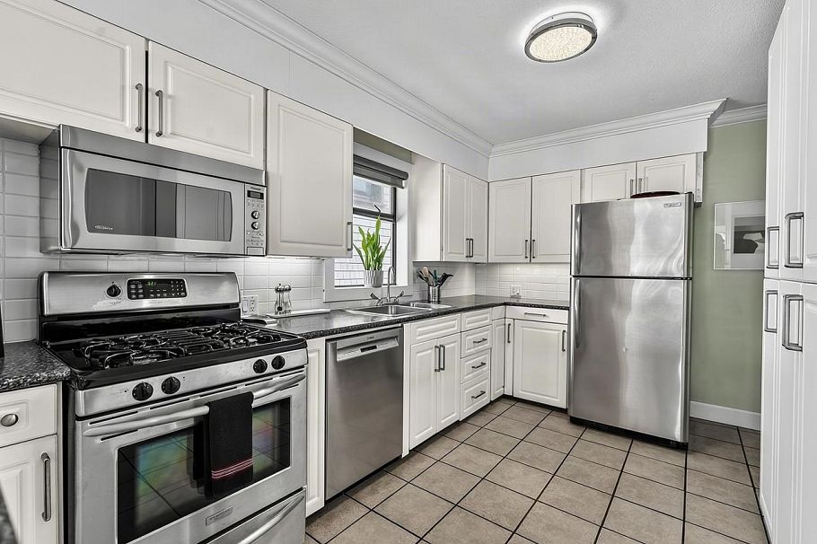 295 W 17th Avenue Vancouver, BC - 11