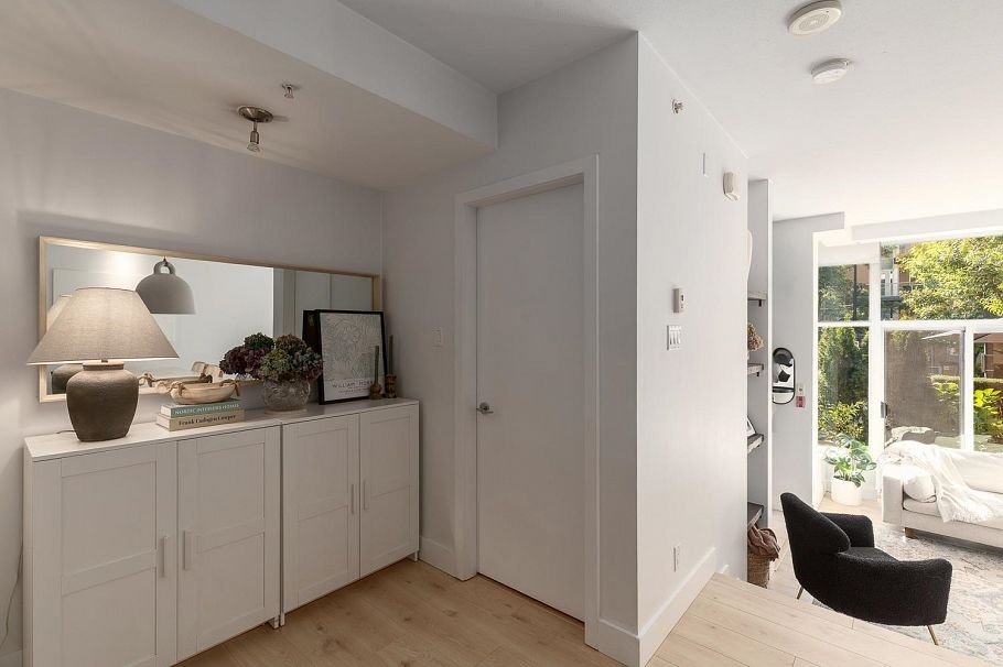 14 166 W 13th Street North Vancouver, BC - 16