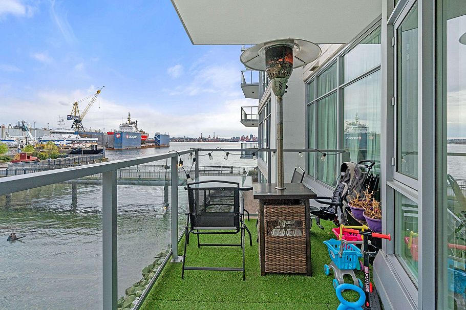 204 175 Victory Ship Way North Vancouver, BC - 12