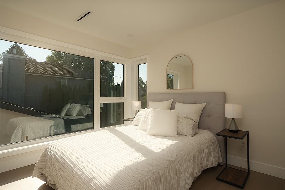 2 812 E 26th Avenue Vancouver, BC - 5