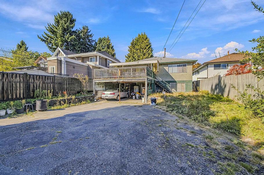 1154 E 53rd Avenue Vancouver, BC - 25