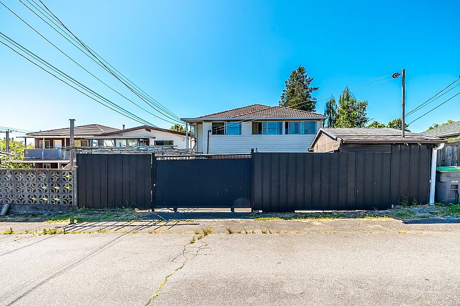 6074 Sherbrooke Street Vancouver, BC - 30