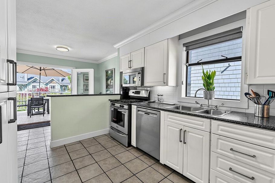 295 W 17th Avenue Vancouver, BC - 12