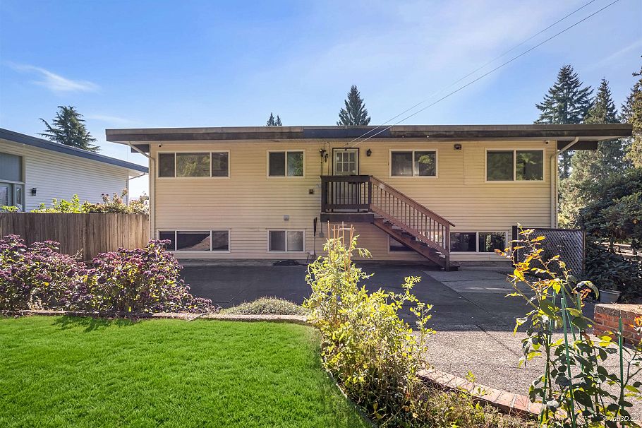 667 Plymouth Drive North Vancouver, BC - 20