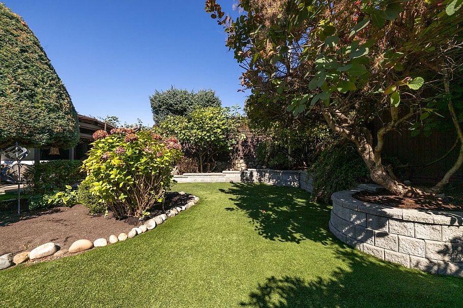 424 W Queens Road North Vancouver, BC - 14