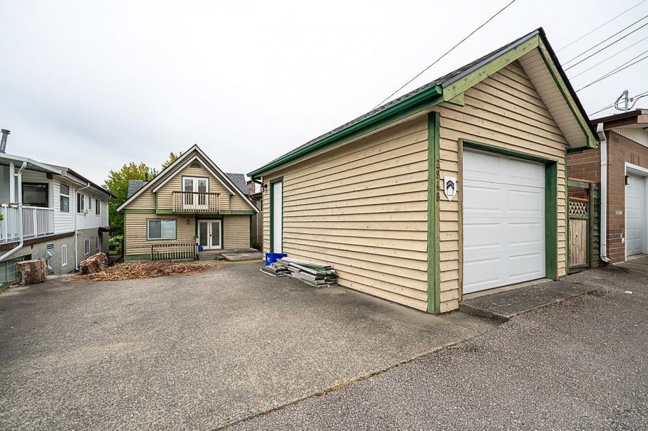 2948 Grant Street Vancouver, BC - 32