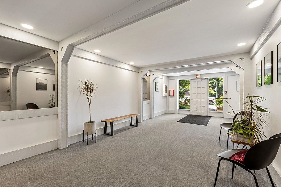 209 310 E 3rd Street North Vancouver, BC - 32