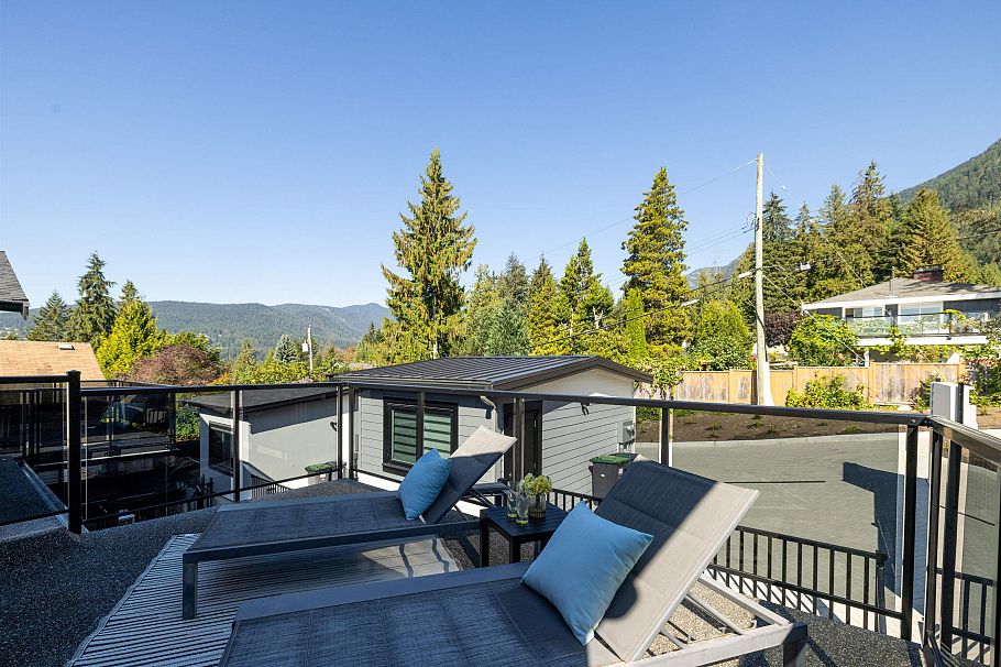 806 Montroyal Boulevard North Vancouver, BC - 33