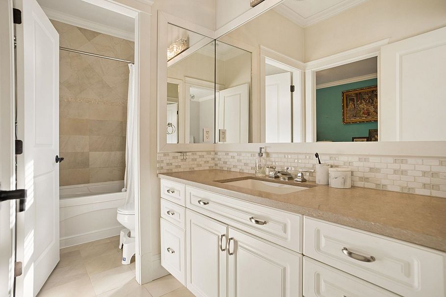 5562 Crown Street Vancouver, BC - 24