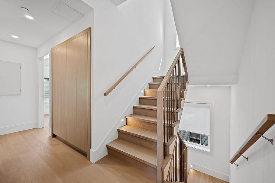 2868 Semlin Drive Vancouver, BC - 24