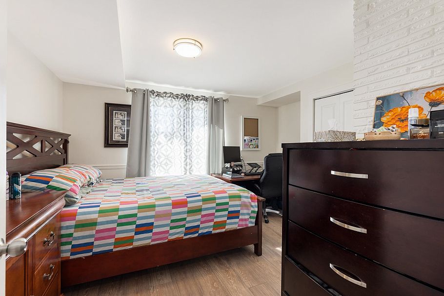 424 W Queens Road North Vancouver, BC - 35