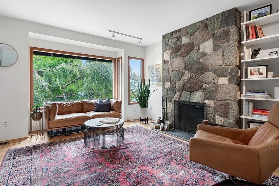 3524 W 16th Avenue Vancouver, BC - 2