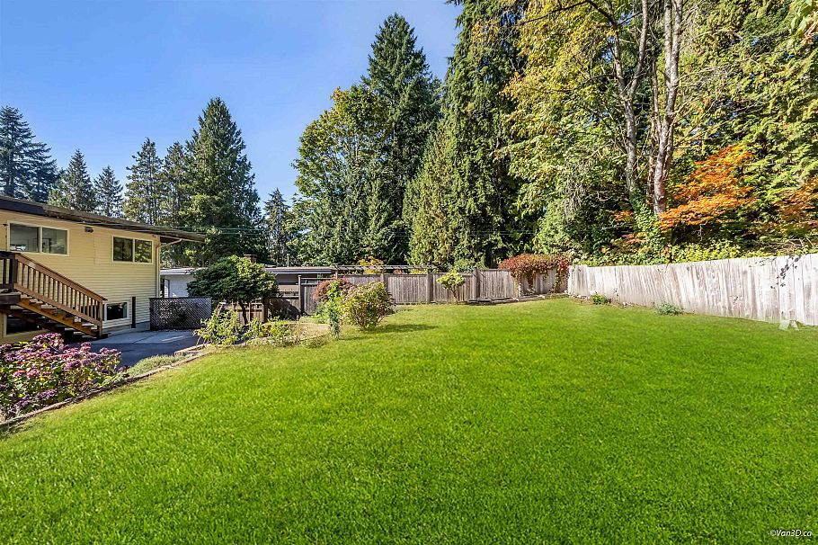 667 Plymouth Drive North Vancouver, BC - 23