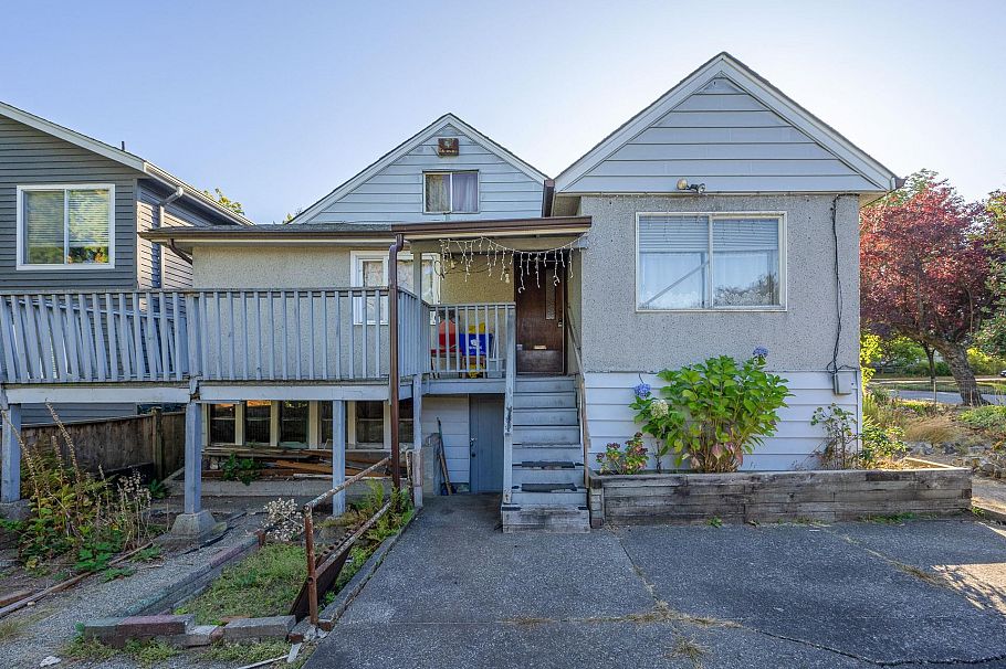 505 N Penticton Street Vancouver, BC - 14