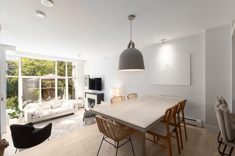 14 166 W 13th Street North Vancouver, BC - 14