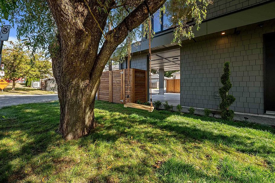 2866 Semlin Drive Vancouver, BC - 29