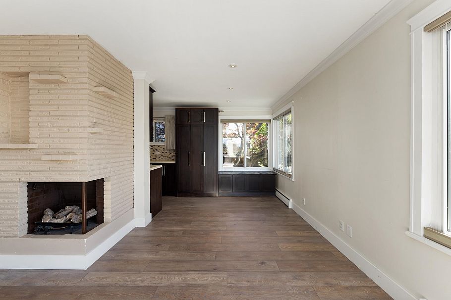 424 W Queens Road North Vancouver, BC - 22