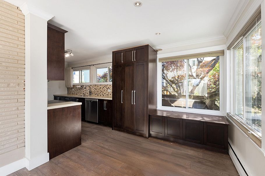 424 W Queens Road North Vancouver, BC - 23