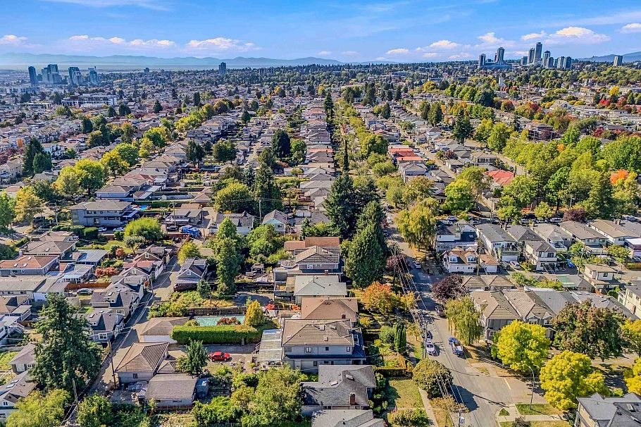 1154 E 53rd Avenue Vancouver, BC - 15