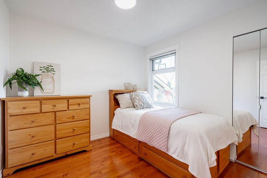 34 900 17th Street North Vancouver, BC - 25