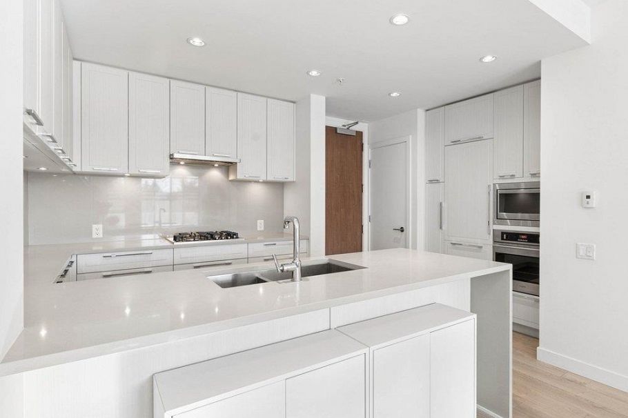 306 6677 Cambie Street Vancouver, BC - 6