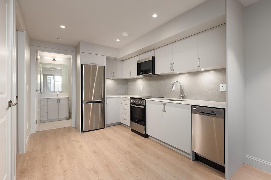 3579 W 19th Avenue Vancouver, BC - 34