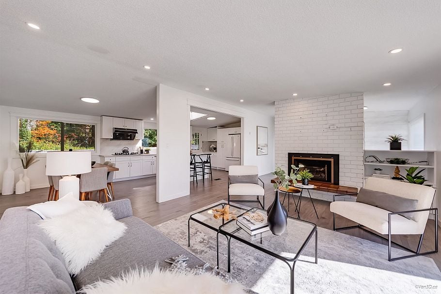 667 Plymouth Drive North Vancouver, BC - 2