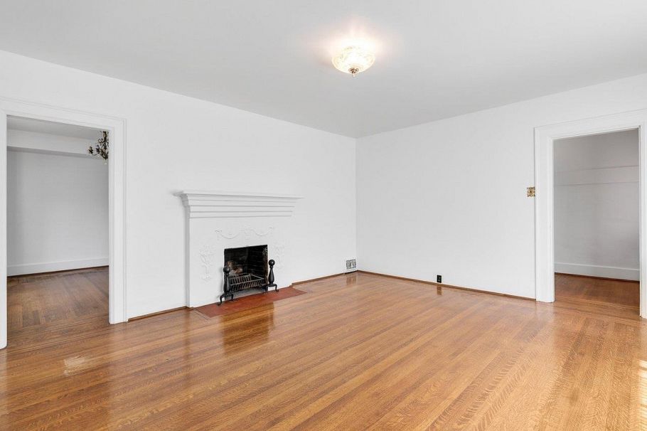 2087 E 26th Avenue Vancouver, BC - 3