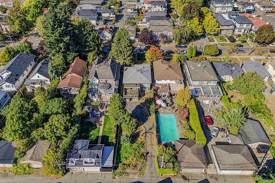 1154 E 53rd Avenue Vancouver, BC - 22