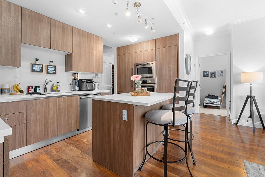 204 175 Victory Ship Way North Vancouver, BC - 6