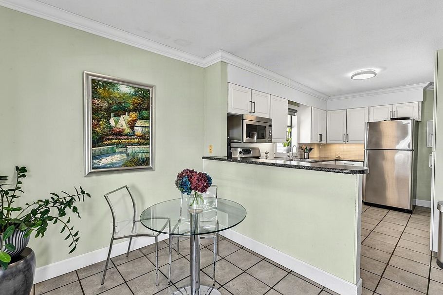 295 W 17th Avenue Vancouver, BC - 10