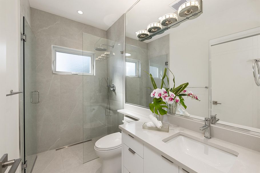 806 Montroyal Boulevard North Vancouver, BC - 34
