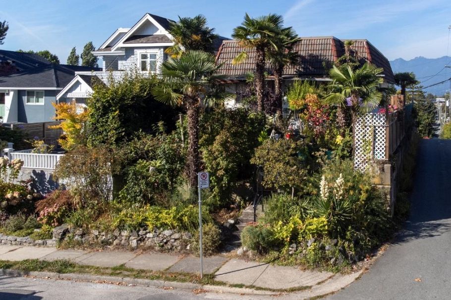 659 E 22nd Avenue Vancouver, BC - 1