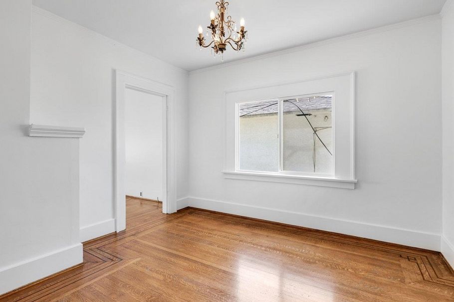 2087 E 26th Avenue Vancouver, BC - 5