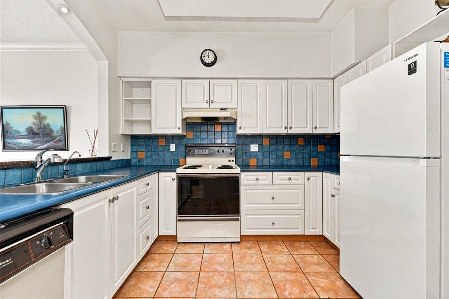 403 121 W 29th Street North Vancouver, BC - 14