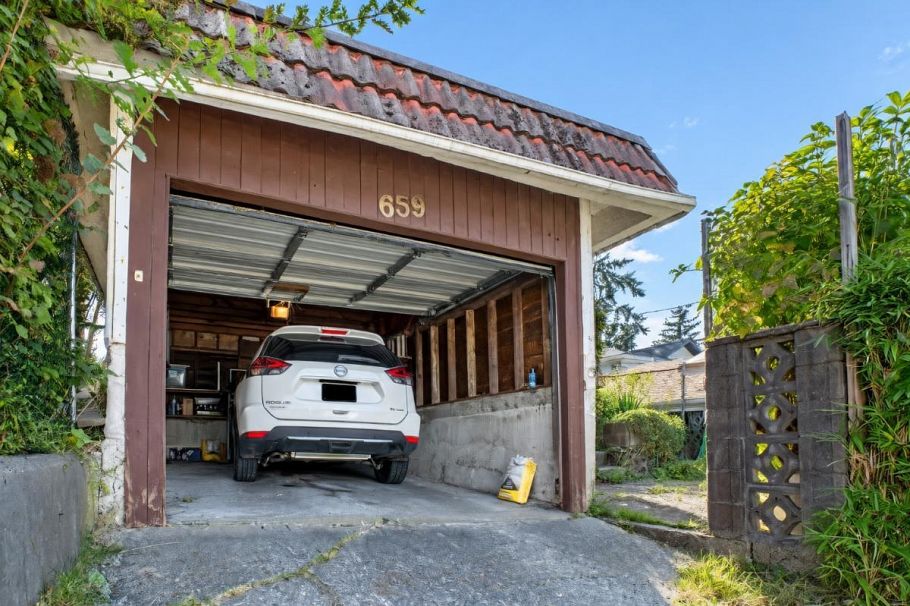 659 E 22nd Avenue Vancouver, BC - 6