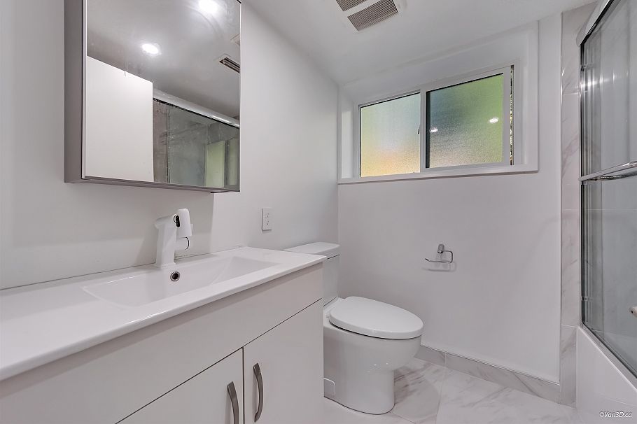 667 Plymouth Drive North Vancouver, BC - 13