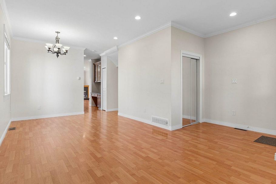 247 E 19th Street North Vancouver, BC - 8