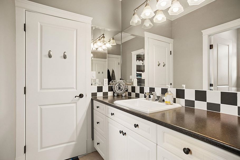 5562 Crown Street Vancouver, BC - 21