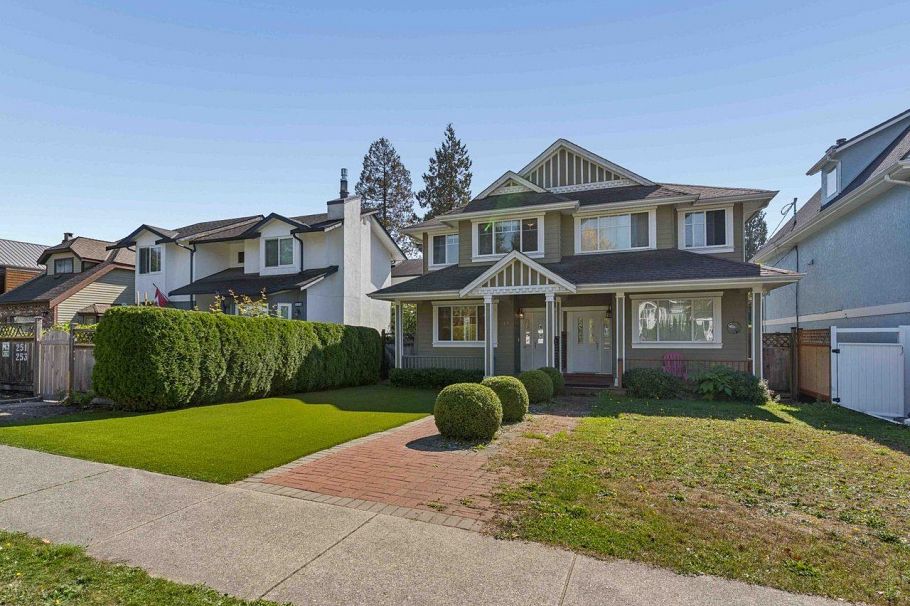 247 E 19th Street North Vancouver, BC - 3