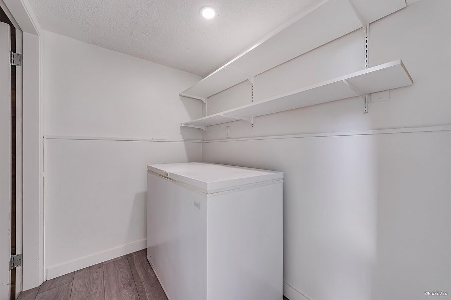 667 Plymouth Drive North Vancouver, BC - 17