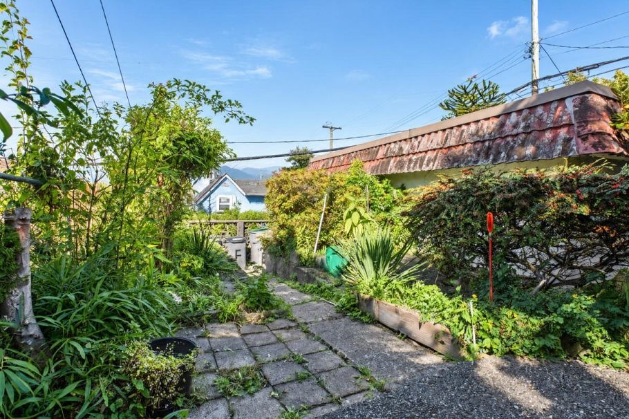 659 E 22nd Avenue Vancouver, BC - 5