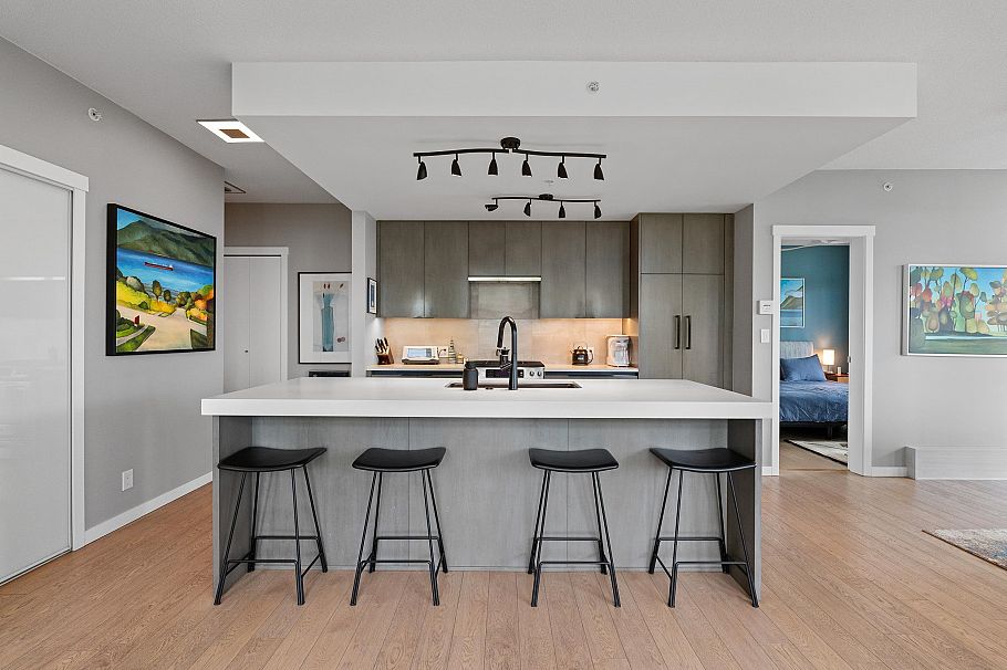 308 135 W 2nd Street North Vancouver, BC - 2