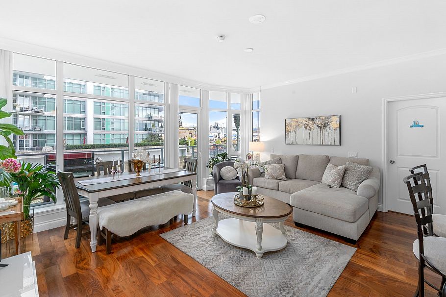 204 175 Victory Ship Way North Vancouver, BC - 8