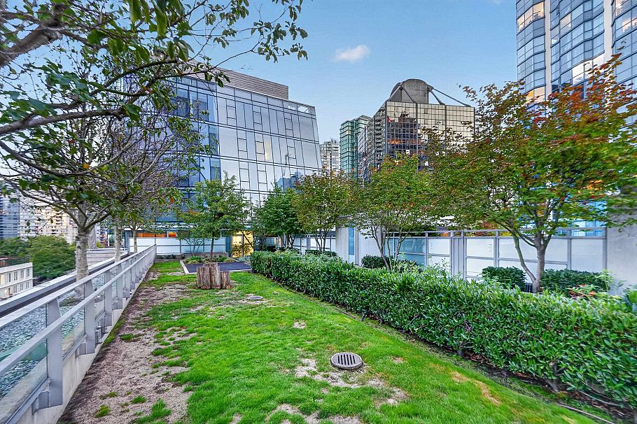206 1477 W Pender Street Vancouver, BC - 19