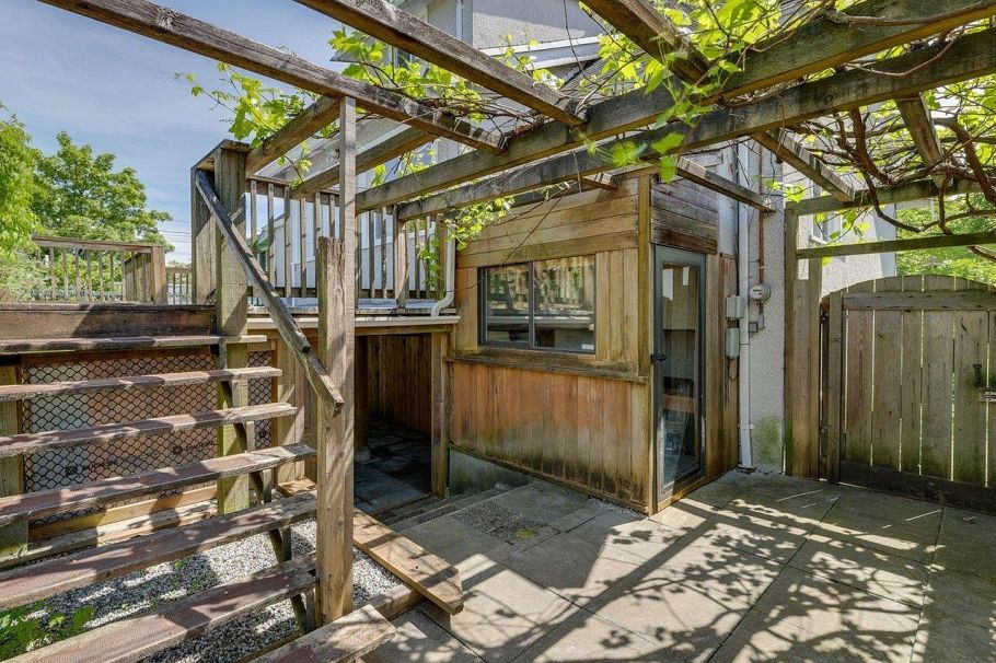 2087 E 26th Avenue Vancouver, BC - 27