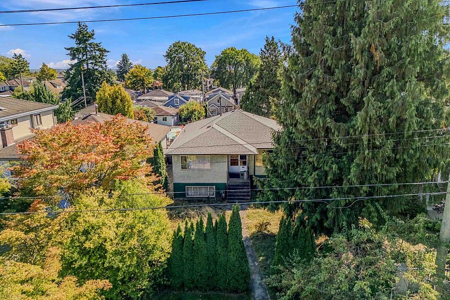 1154 E 53rd Avenue Vancouver, BC - 9